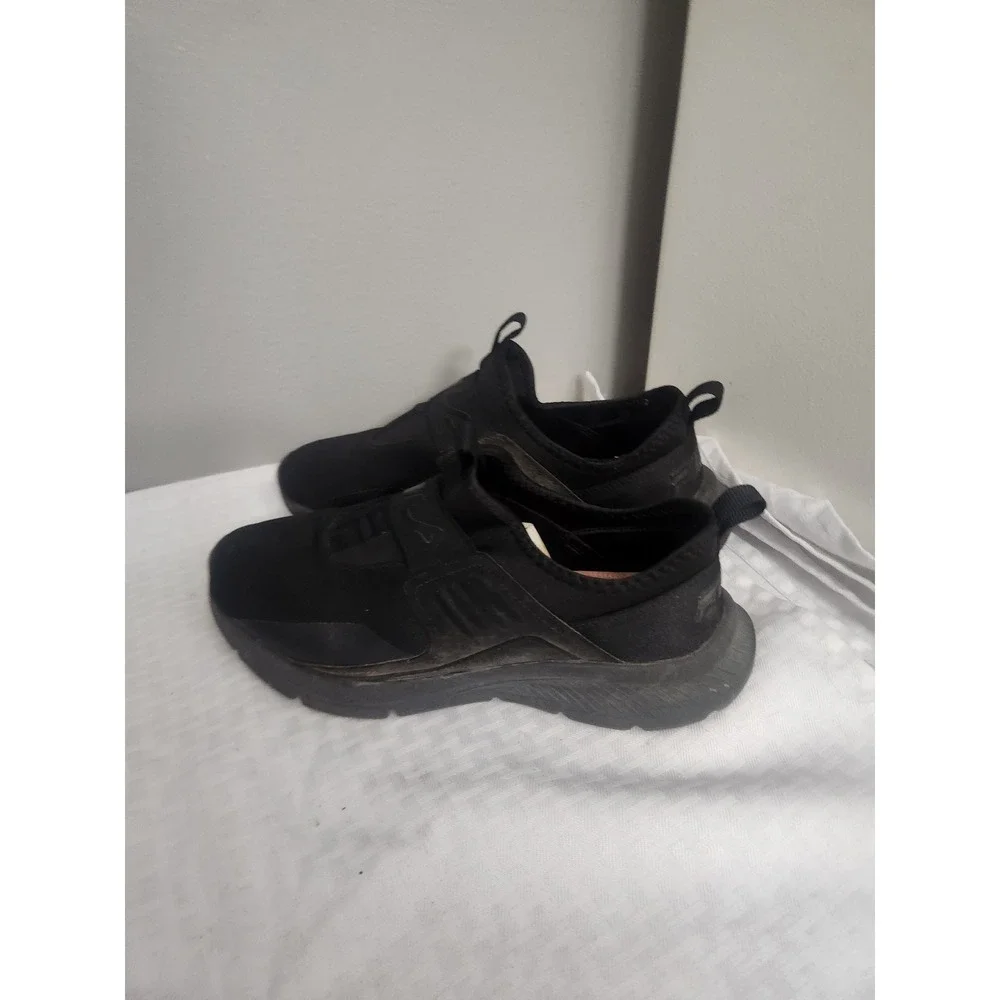 Fila Mens Slip On Mesh Athletic Sneakers Triple Black Size 8.5 Running Shoes